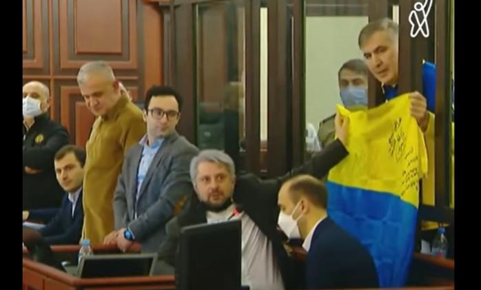 Саакашвілі співає Гімн України на суді у Грузії