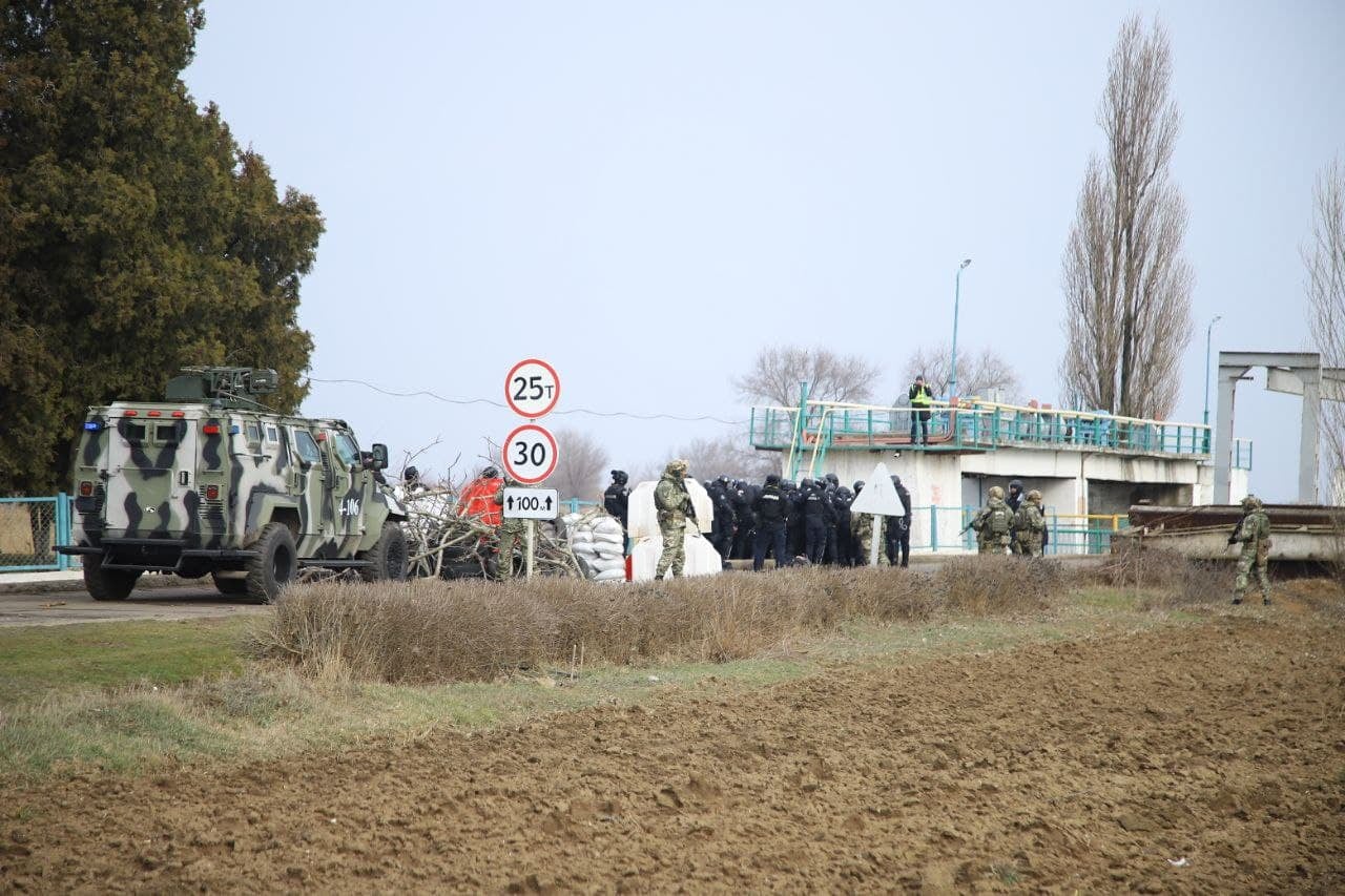 Учения силовиков возле Крыма. Фото: Херсонская ОГА