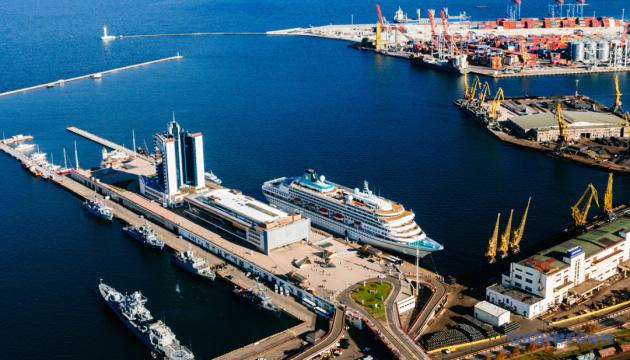 Всупереч блокаді РФ Україна відновлює роботу морських портів. Фото: Укрінформ