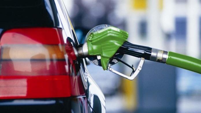 Цены на бензин и дизтопливо – правительство разрешило новое повышение .