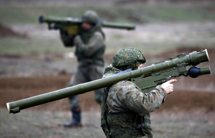 Росія виводить танки, БМП та інше озброєння з Криму після навчань