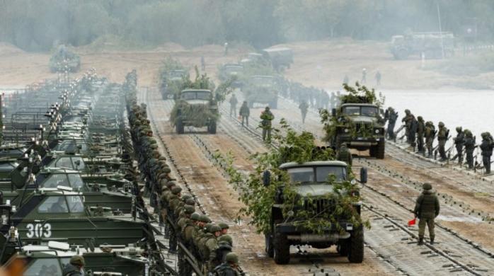 НАТО пока не видит признаков отвода российских войск от границ