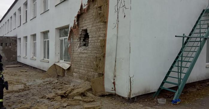 Боевики обстреляли детсад в Станице Луганской. Фото: штаб ООС