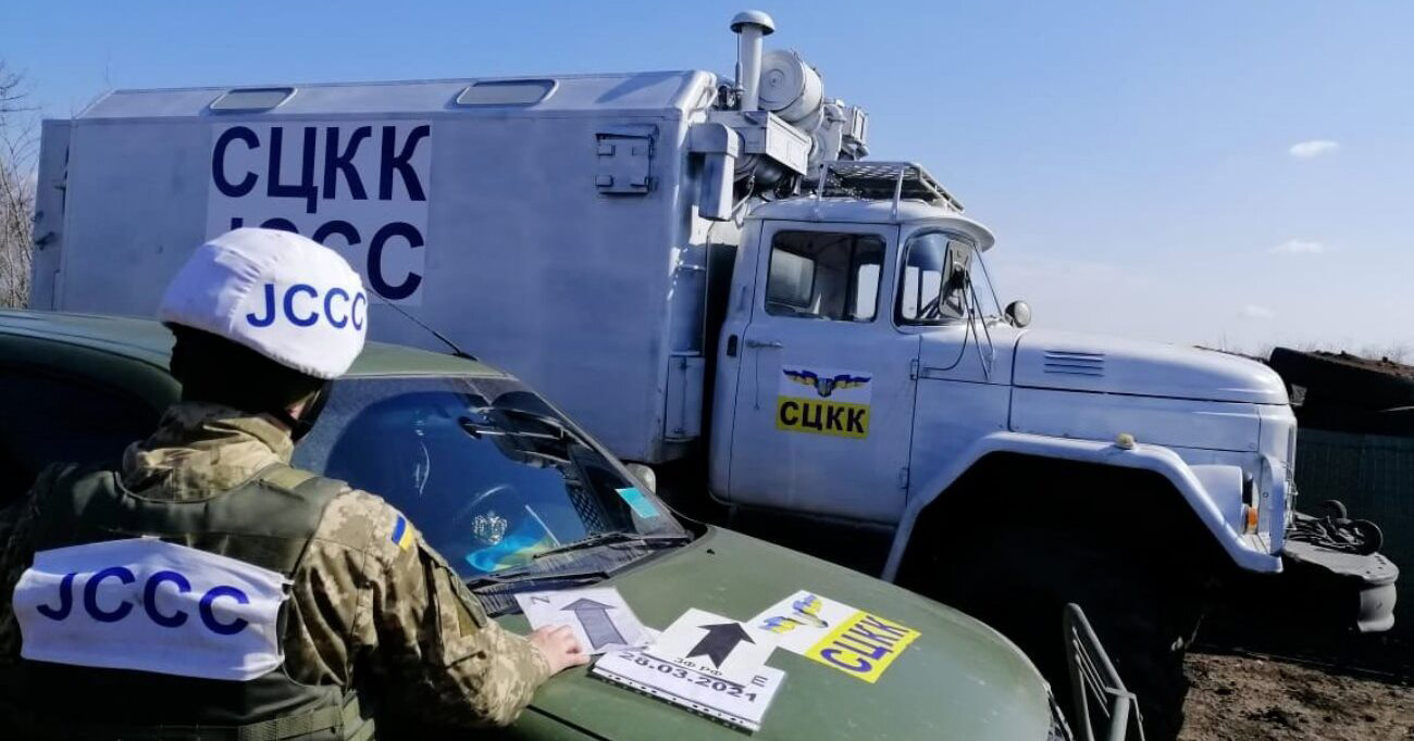 Бойовики знищили вантажівку українських спостерігачів на Донбасі (ВІДЕО)
