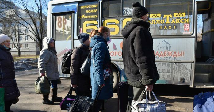 Евакуйовані з Донбасу українці повертаються з РФ додому. Фото: ria.ru