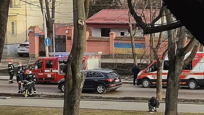 В генконсульстве РФ во Львове заметили дым. Фото: