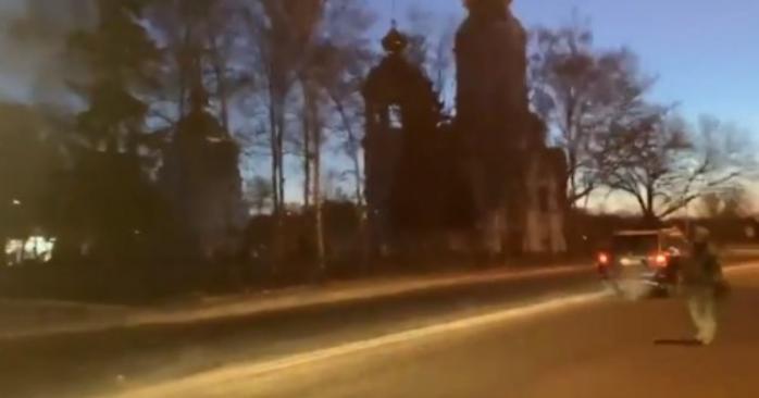Россия обстреляла пригород Харькова неуправляемыми ракетами, скриншот видео