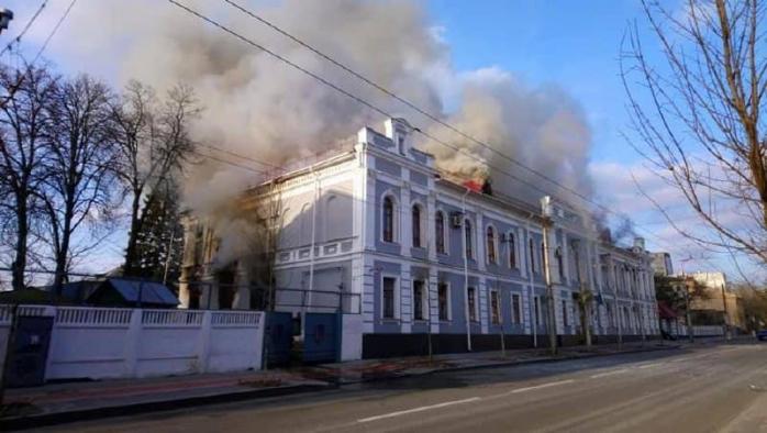 В Чернигове атаковали здание СБУ. Фото:
