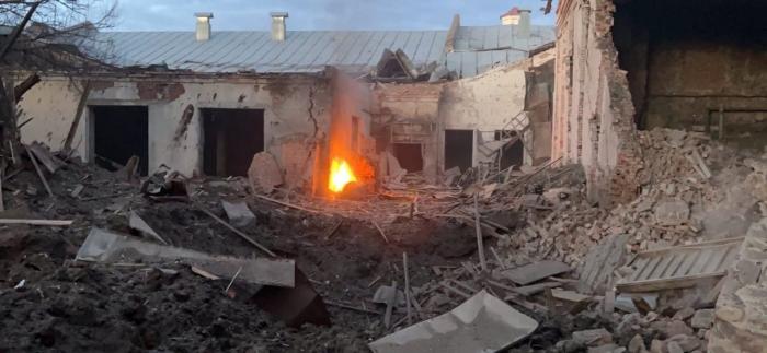 Росія завдала ракетного удару по центру Чернігова, фото: ДСНС