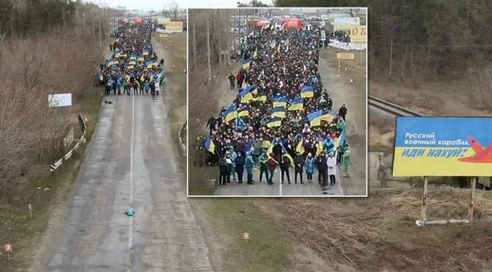 Енергодар зустрів окупантів прокльонами та із прапорами України