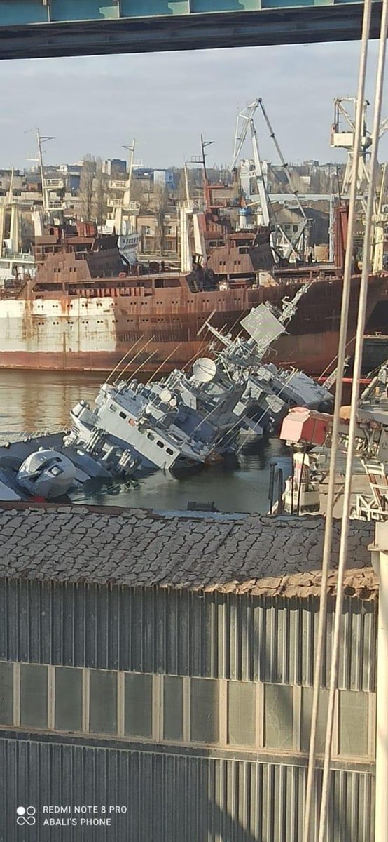 Флагман ВМС України затопили у Миколаєві, фото - Твіттер Т.Чмут
