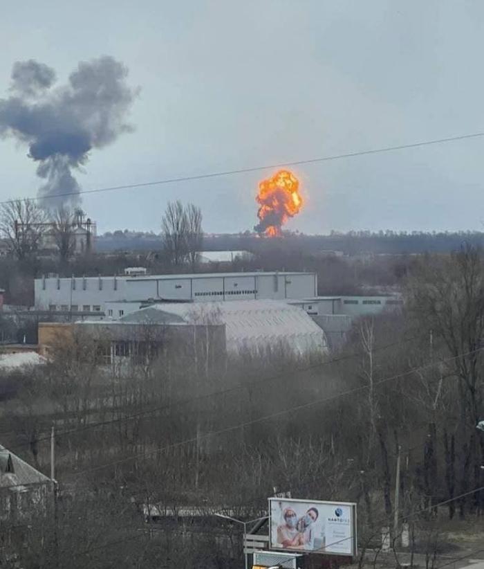 Наслідки ракетного удару на Вінничині, фото: Андрій Цаплієнко