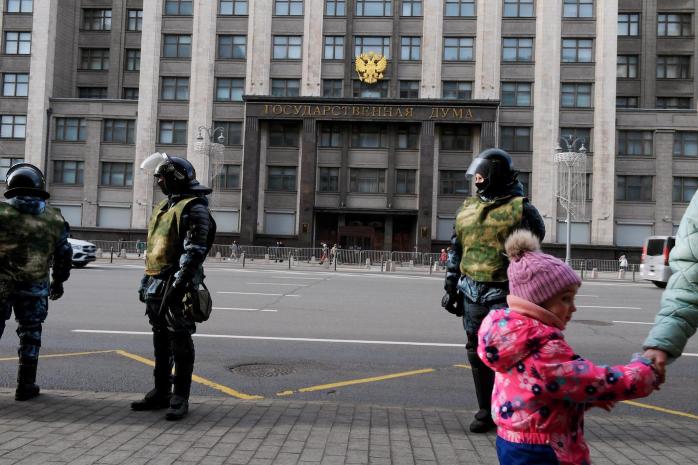 На антивоенных митингах в России задержали более 4 тыс. человек