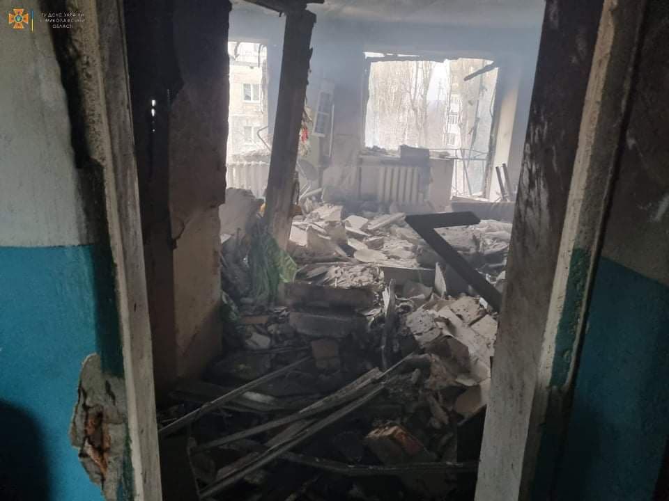 Наслідки обстрілів у Миколаєві. Фото: ДСНС