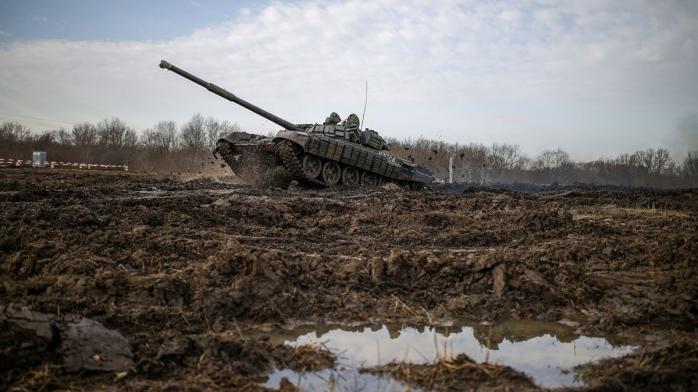 Кадирівці на танку розстріляли автомобіль «Укрпошти». Фото: 24tv.ua