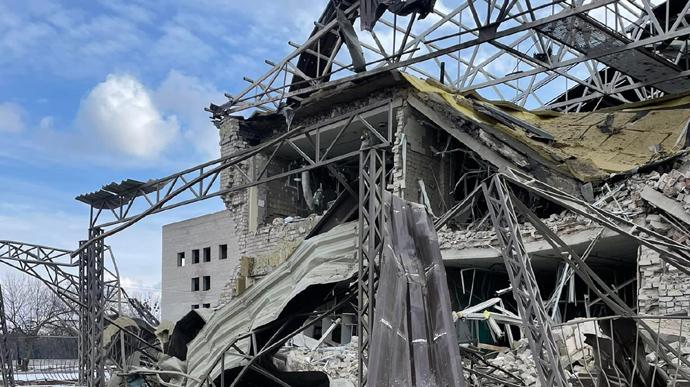Больница — секретная база НАТО? В Изюме разрушили приемное отделение (ФОТО, ВИДЕО)