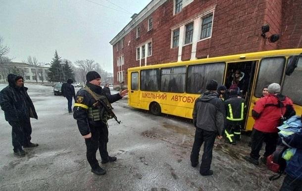 Евакуація людей 14 березня. Фото: ПНУ