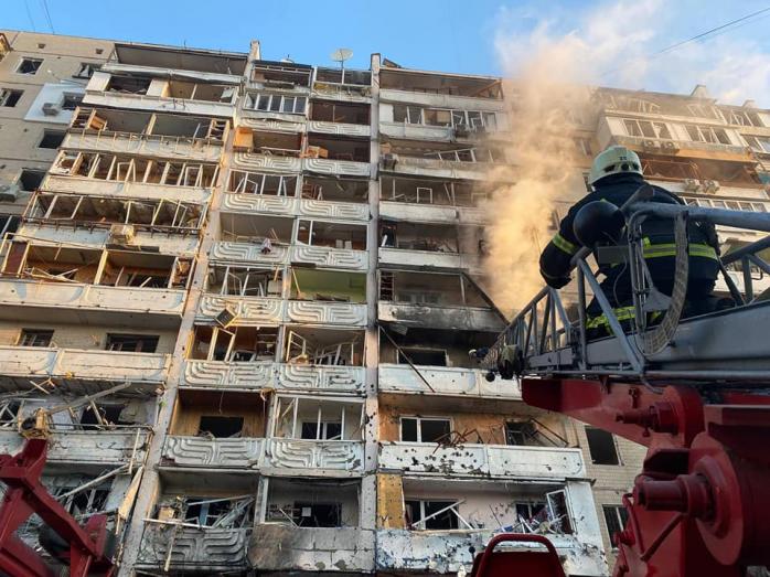Окупанти завдали удари по житлових будинках у Києві (ФОТО)