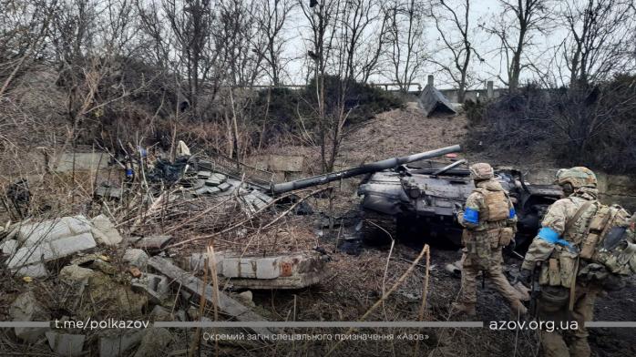 «Азов» в Мариуполе уничтожил роту вражеской пехоты и два БТРа