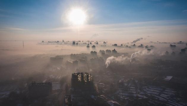 Київ почало затягувати димом. Фото: Укрінформ