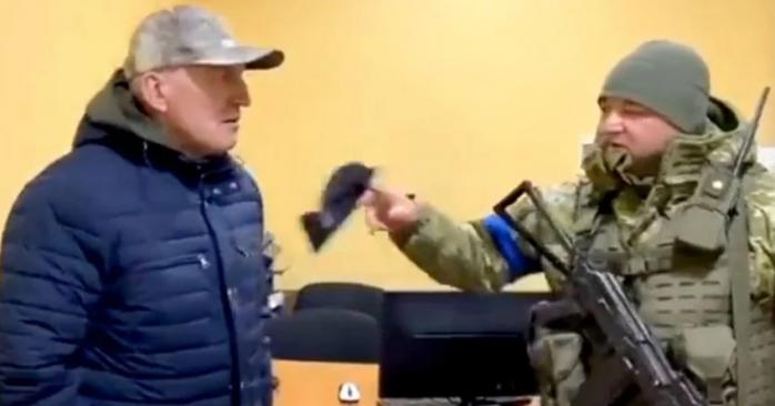 30 срібняків за зраду передав глава ДПСУ білоруським генералам. Скріншот з відео