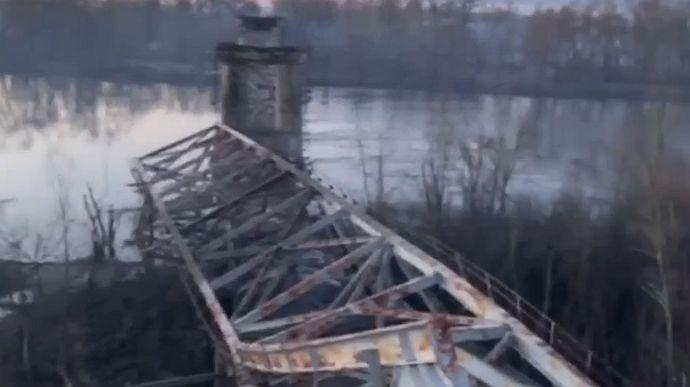 Рашисты разрушили автомобильный мост в Чернигове, ведущий в Киев (ВИДЕО)
