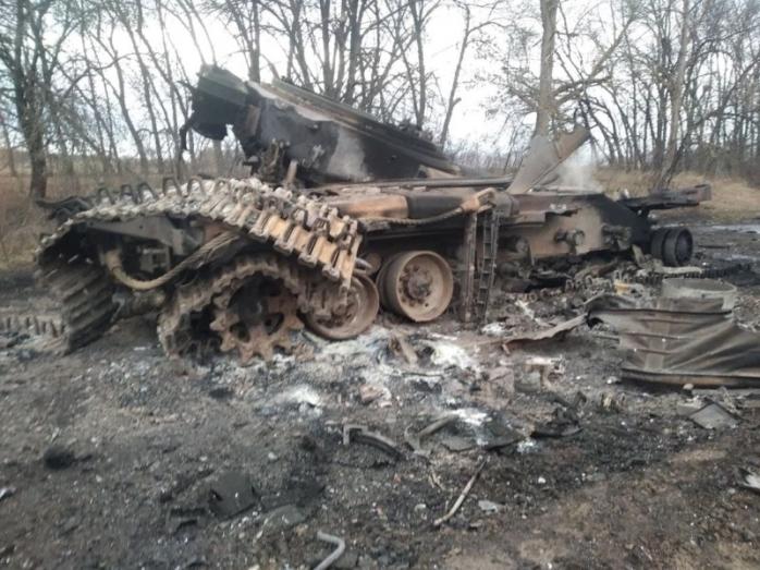 Разъяренный рашист под Киевом переехал танком своего командира
