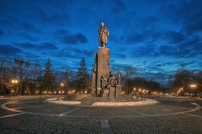 У Харкові зміцнюють пам'ятник Шевченку для захисту від обстрілів
