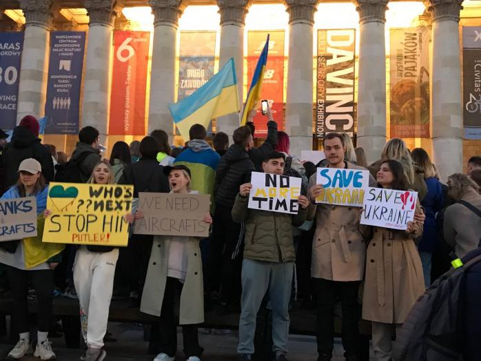 Дайте нам зброю! У центрі Варшави відбулася акція на підтримку України, фото - Ракурс 