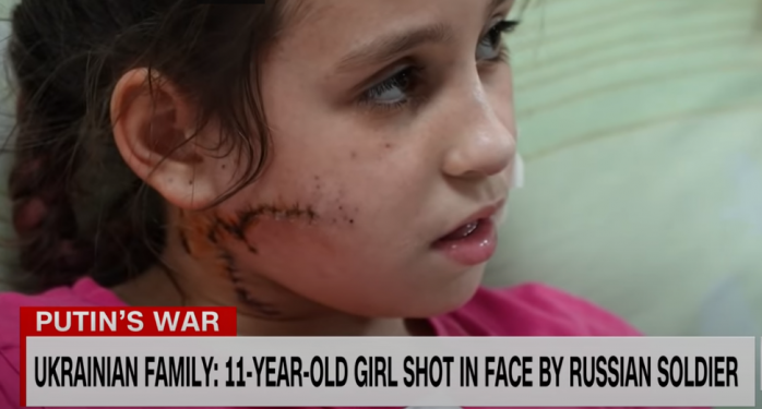 В Мариуполе российский оккупант выстрелил в лицо 11-летней девочке, скриншот видео