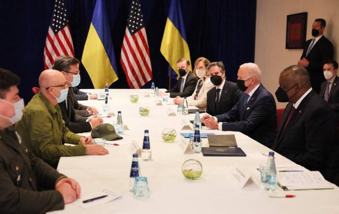 Байден встретился с десантом украинских министров в Варшаве