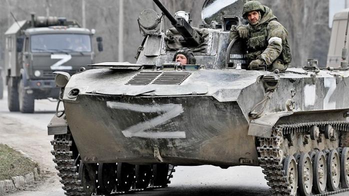 Рашисти на танку навмисно переїхали родину. Фото: sport24.ru