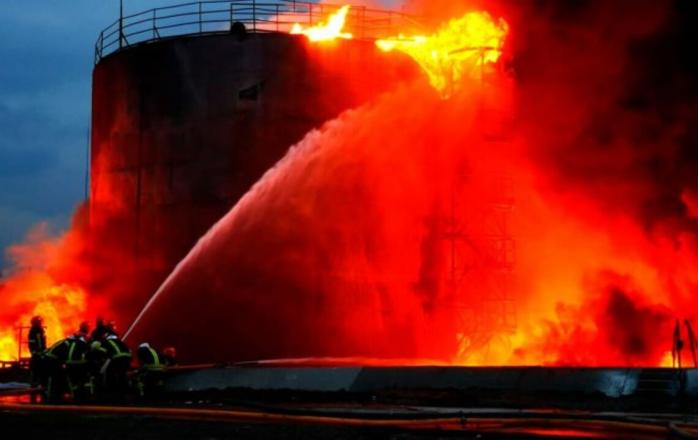 Нафтобазу на Рівненщині атакувала рф, повітряна тривога триває