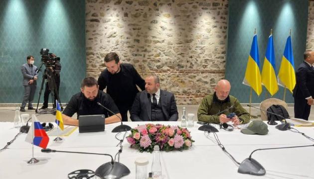 Переговори у Стамбулі - якщо Зеленський і путін підпишуть договір про гарантії безпеки, він стане можливим формат закінчення війни
