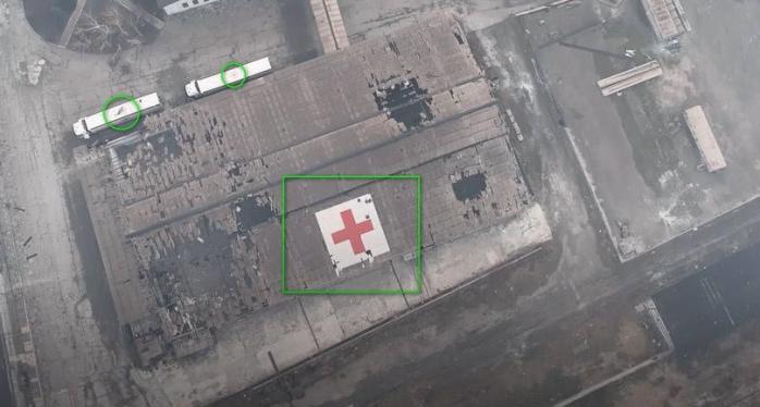 Рашисти обстріляли будівлю з позначкою «Червоного Хреста» у Маріуполі – «Азов»