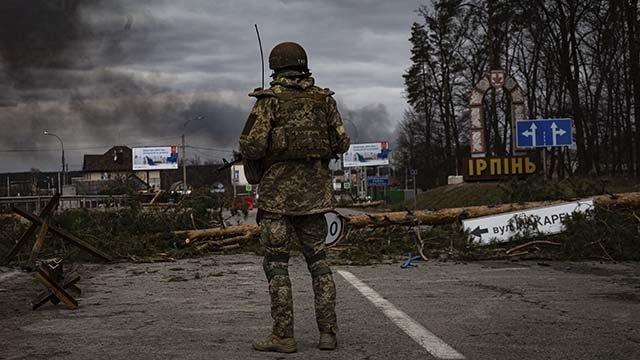 В Ирпене оккупанты расстреливали женщин и девушек, а затем ездили по ним на танках - война в Украине