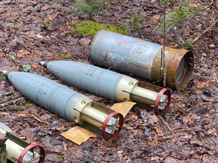 Брошенные россиянами боеприпасы, фото: Госпогранслужба