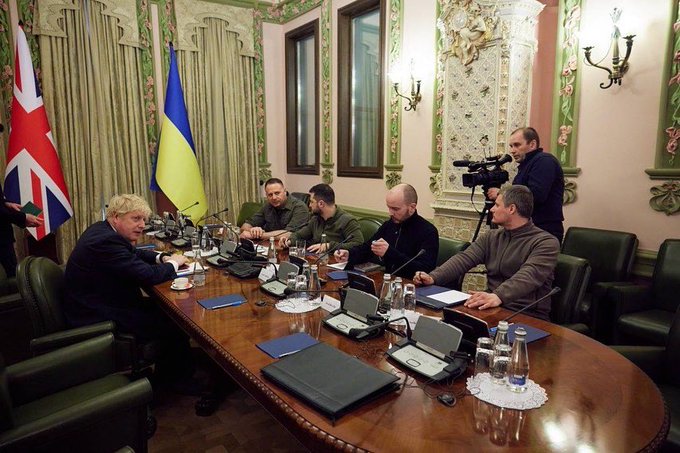 Джонсон у Києві анонсував нові поставки зброї Україні