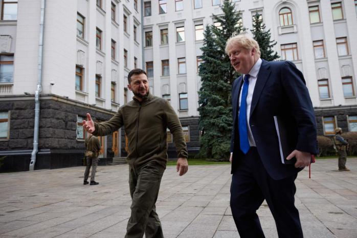  Джонсон в Киеве анонсировал новые поставки оружия Украине 