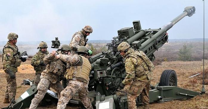 США працюють над постачанням артилерії для України. Фото: babel.ua
