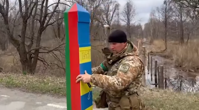 Росіяни поглумилися з білоруської символіки на кордоні з Україною