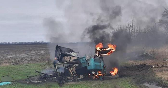 На міні у Чернігівській області підірвався трактор, фото: Нацполіція
