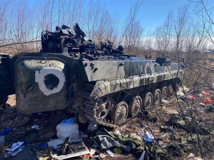 Ворог атакує міста на Донбасі, на півдні поповнює запаси зброї – Генштаб