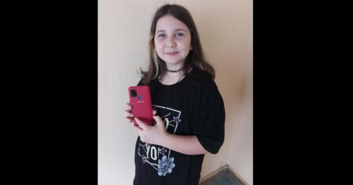 Украинские военные вернули 10-летней Иванке похищенный россиянами телефон, фото: 93-я ОМБр Холодный Яр