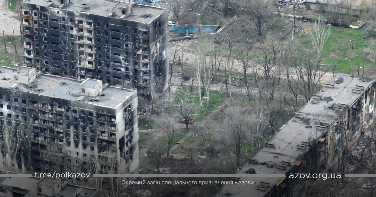 Полк «Азов» показав фото випаленого Маріуполя, яке росіяни бомблять уже 60 днів