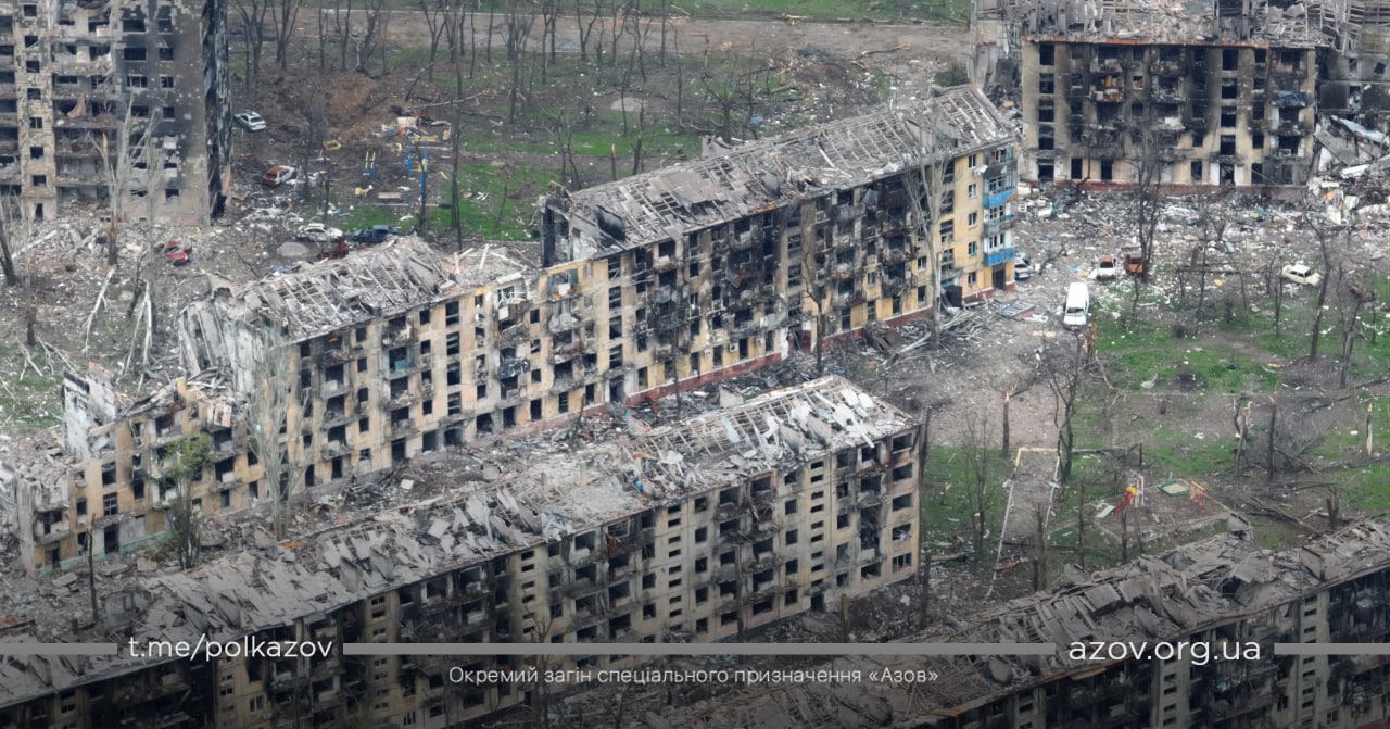 Полк «Азов» показав фото випаленого Маріуполя, яке росіяни бомблять уже 60 днів