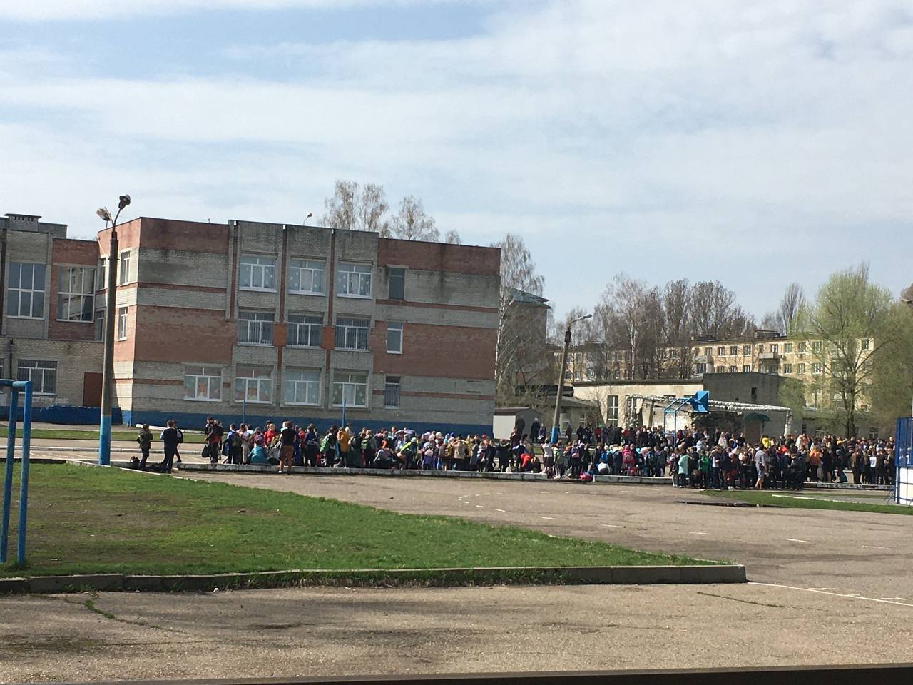 Евакуація шкіл у Брянську. Фото: соцмережі