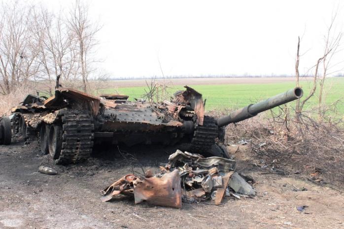 ВСУ уничтожили танк Т-72, вертолет Ка-52 и ракету. Фото: 
