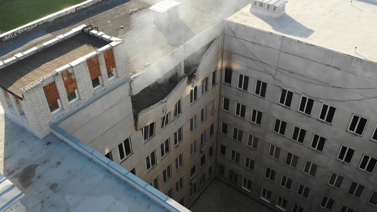 Росіяни обстріляли лікарню та житловий квартал Харкова