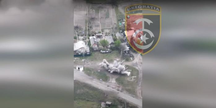 Украинская артиллерия уничтожает российскую военную технику, скриншот видео